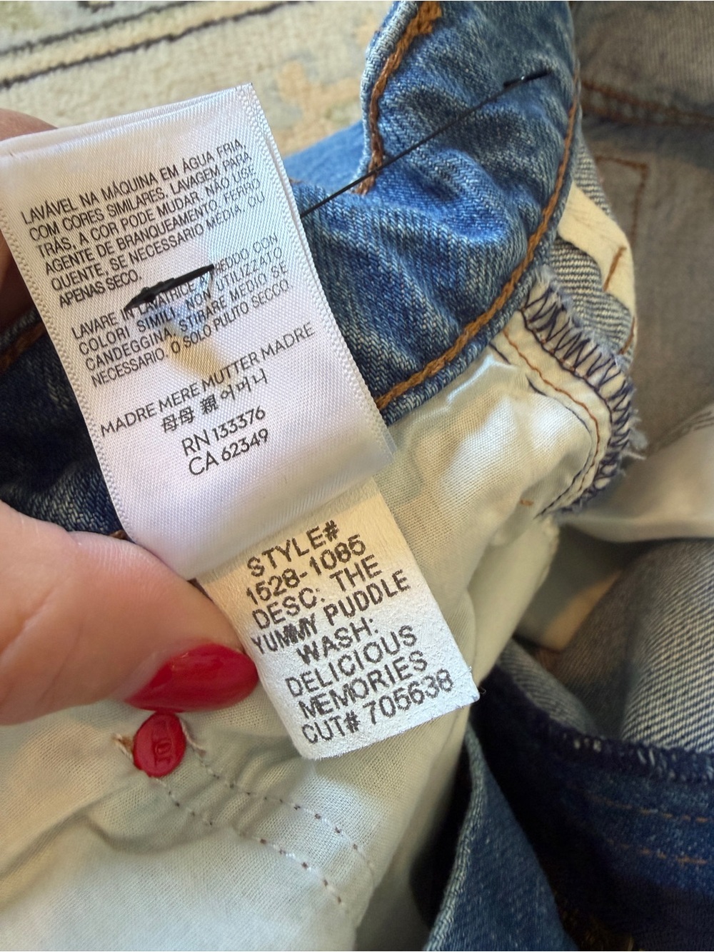 Mother SNACKS! The Yummy Puddle jeans in Delicious Memories Wash - Picture 3 of 6